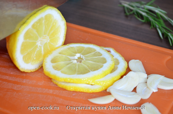 Сибас с розмарином и лимоном