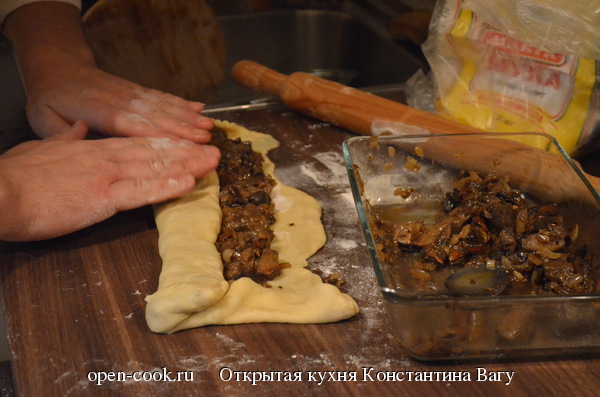 Штрудель с лесными грибами и сырным соусом от Константина Вагу