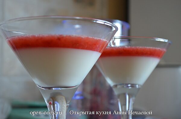 Йогуртово-клубничное желе
