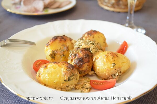 Запеченный картофель в йогуртовой заливке