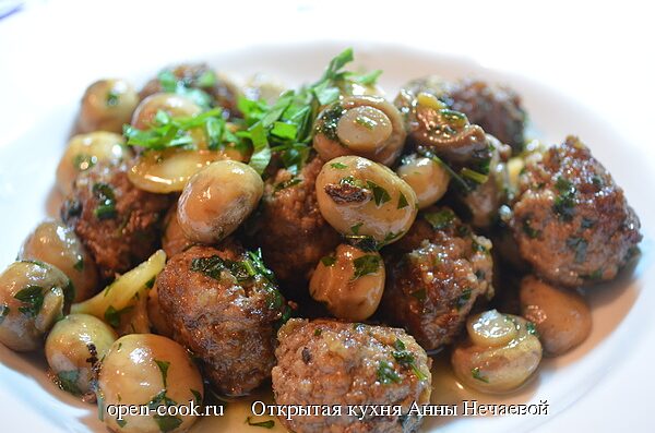 Мясные фрикадельки с шампиньонами