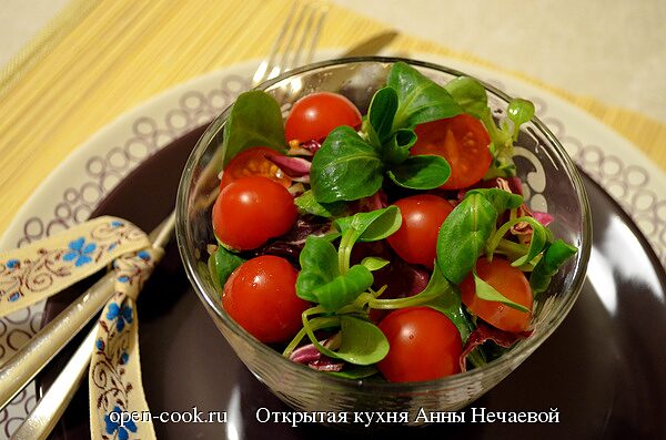 Салат из черри с корном и раддичио
