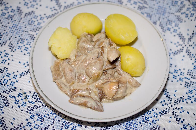 Маслята жареные со сметаной